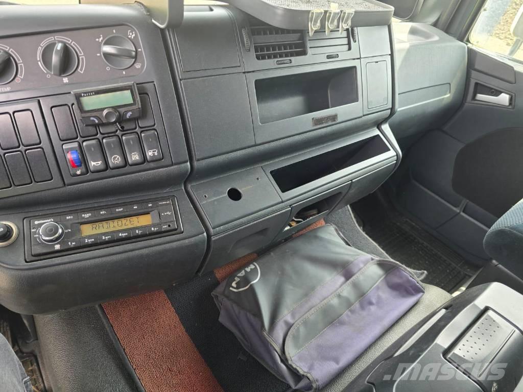 MAN 13.250 / 4x4 貨箱式卡車