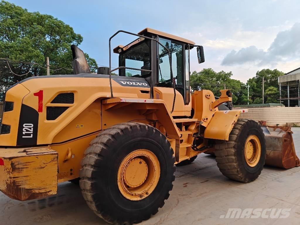 Volvo L 120 輪胎式裝載機