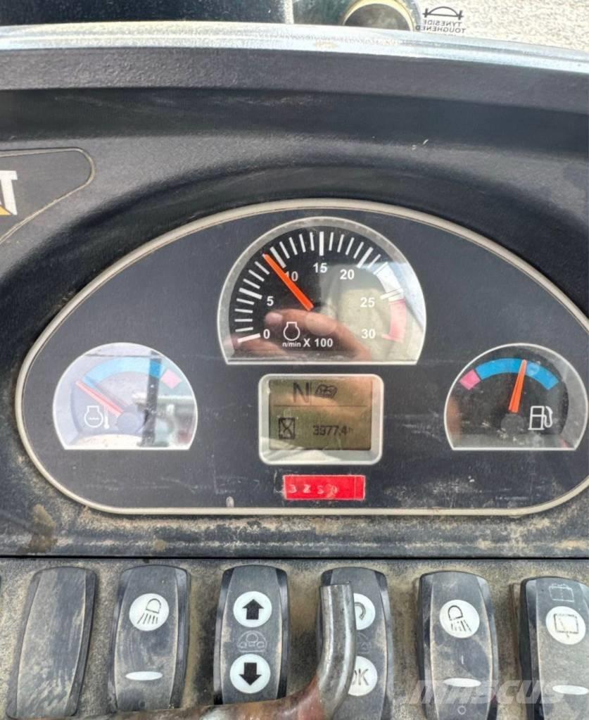 CAT 420 F 反鏟裝載機
