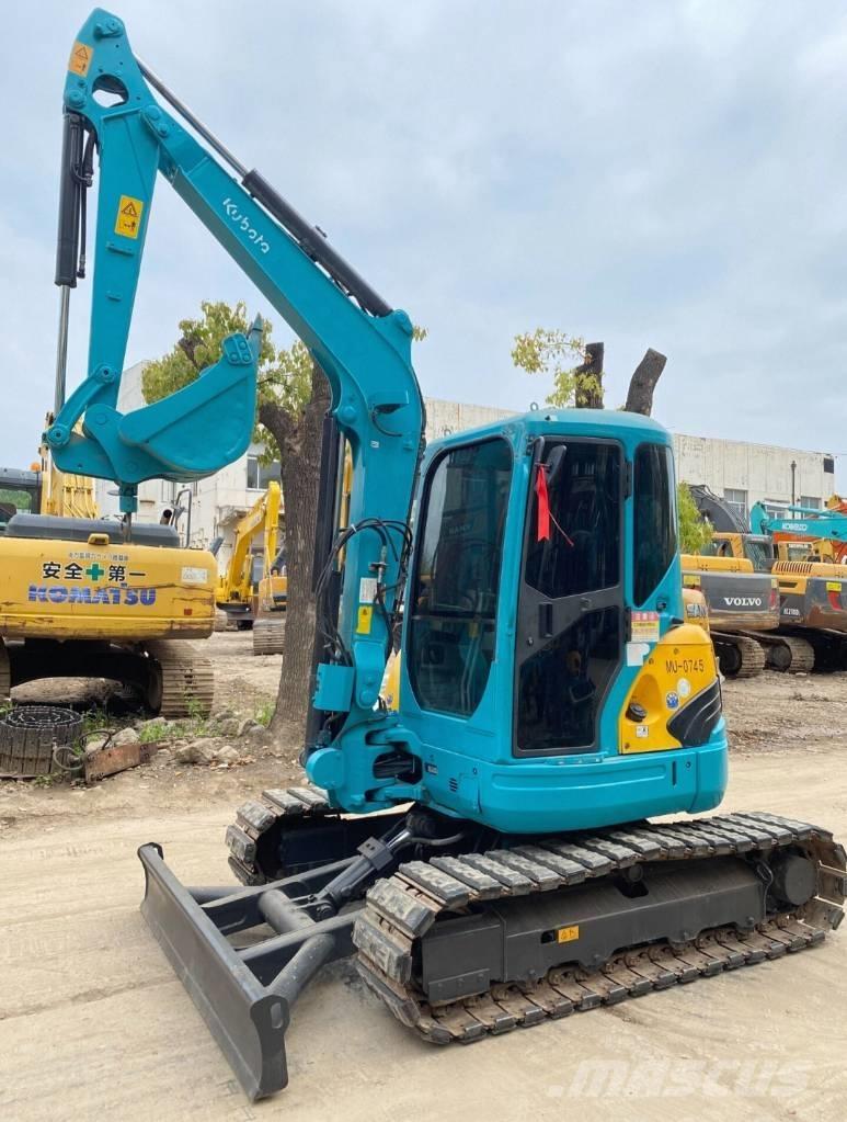 Kubota U 40 小型挖土機/掘鑿機<7t(小型挖掘機)