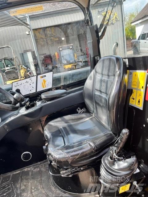 JCB 520-40 伸縮臂操作車