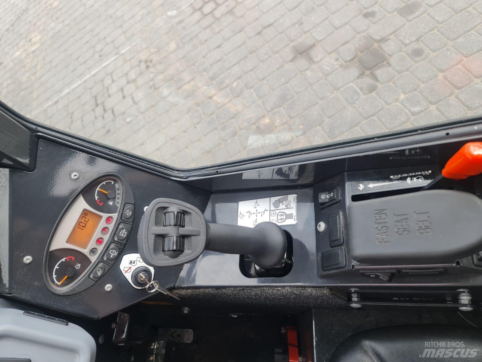 Bobcat L28 小型裝載機