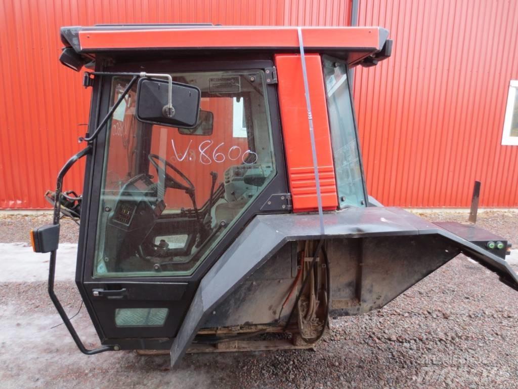Valmet 8600 駕駛室與內部