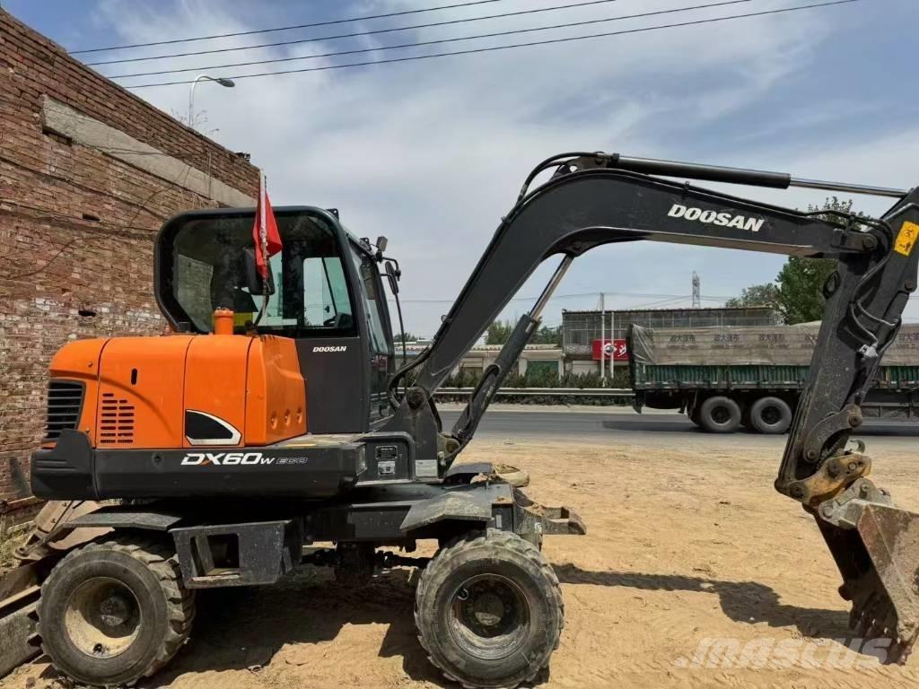 Doosan DX 60 小型挖土機/掘鑿機<7t(小型挖掘機)