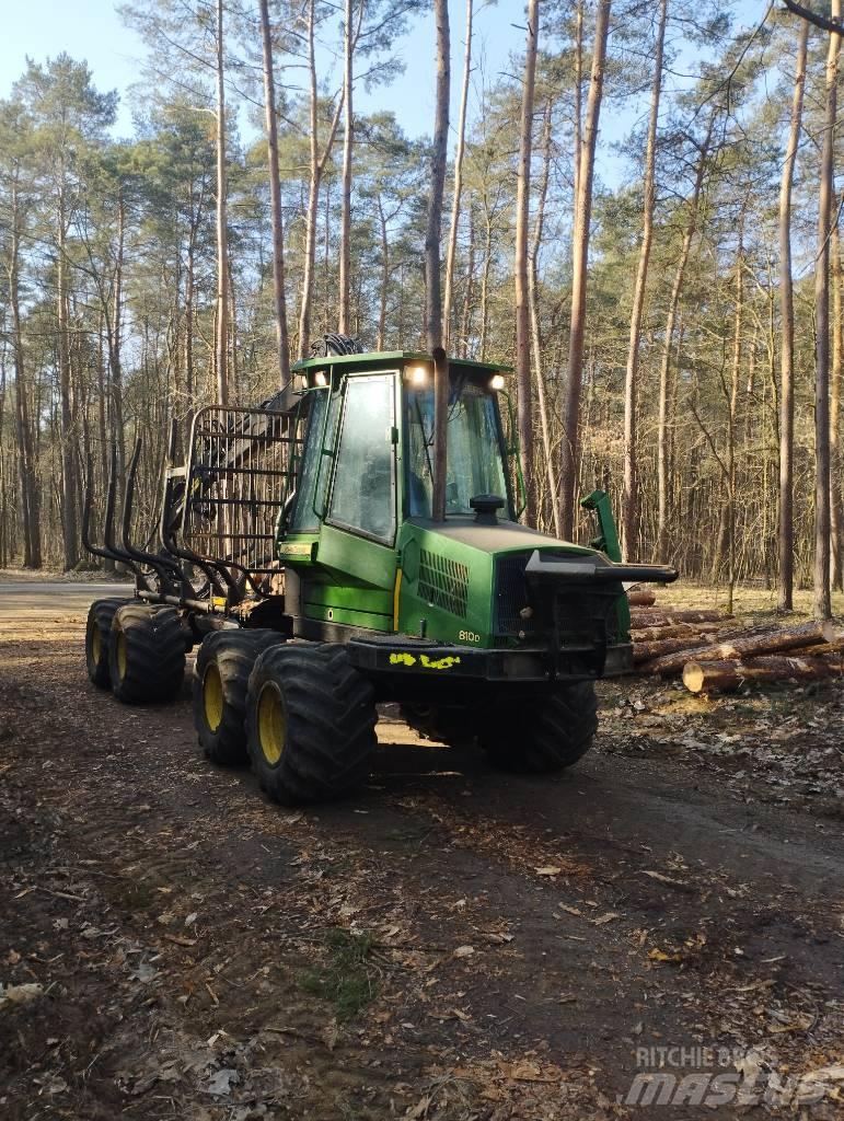 John Deere 810D 集運機