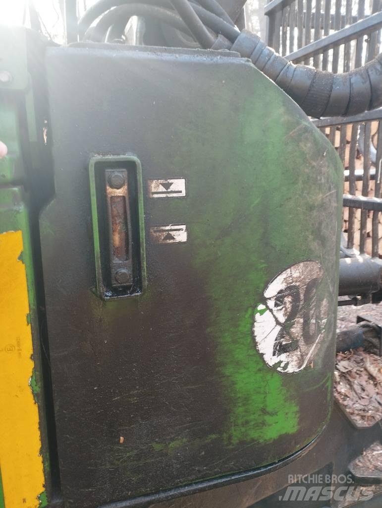 John Deere 810D 集運機