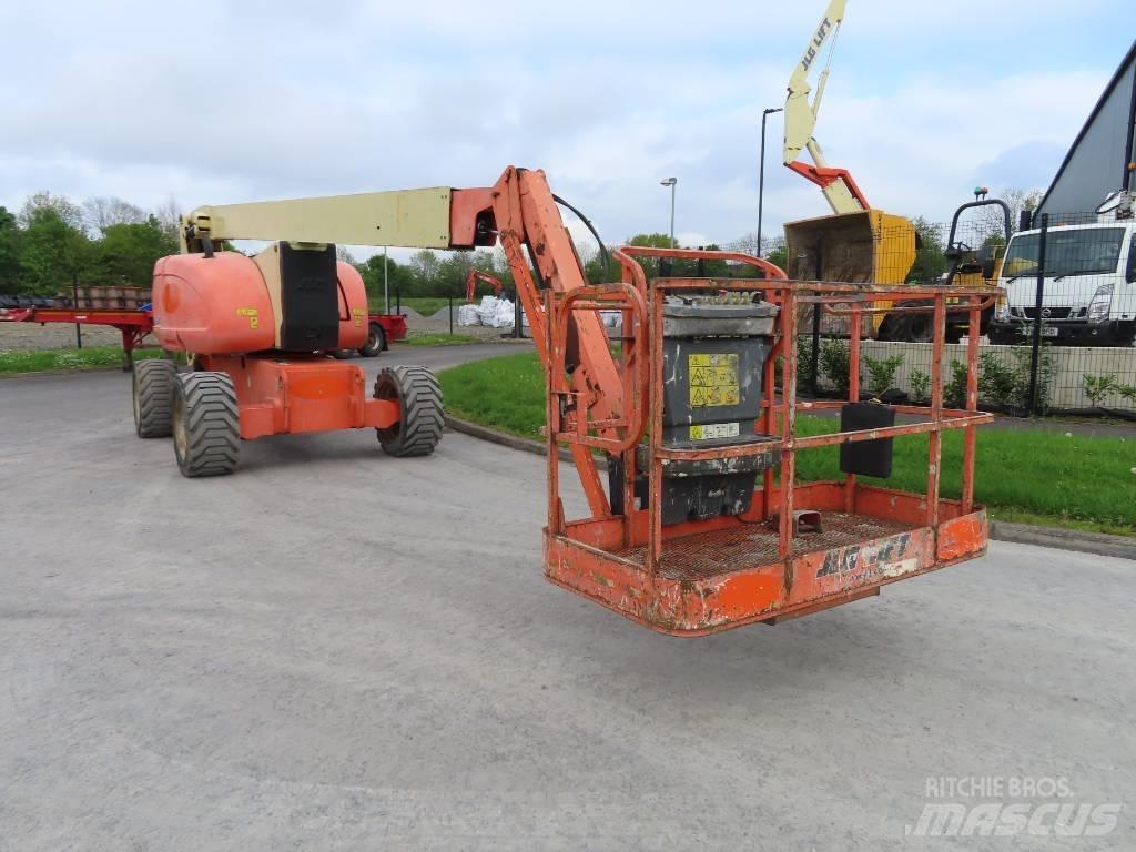 JLG 800 AJ 曲臂高空作業車