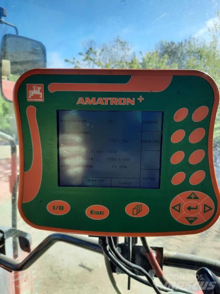 Amazone UG 3000 Nova 牽引式噴霧機