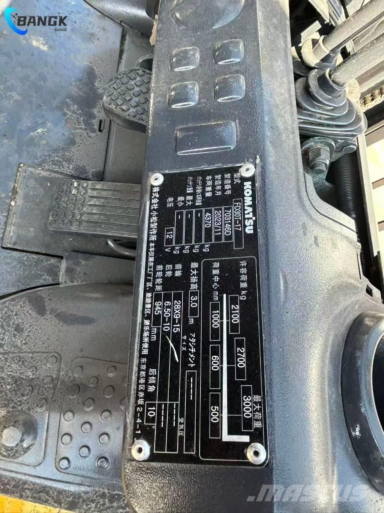 Komatsu FD 30 T-17 柴油卡車