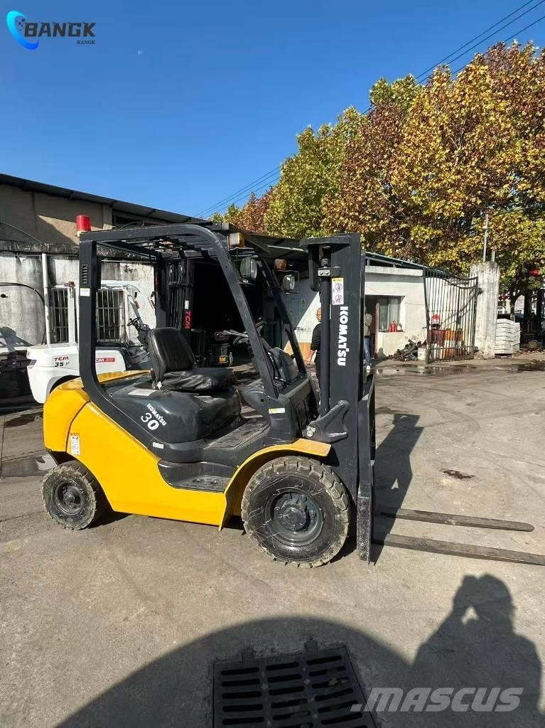 Komatsu FD 30 T-17 柴油卡車