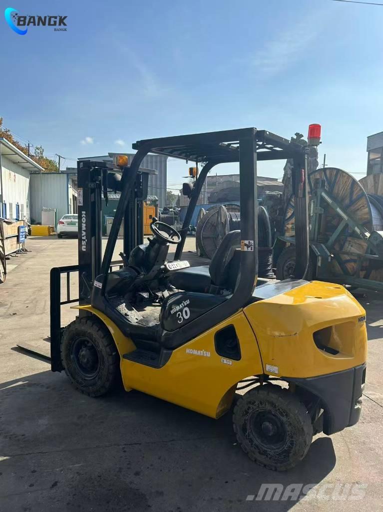 Komatsu FD 30 T-17 柴油卡車