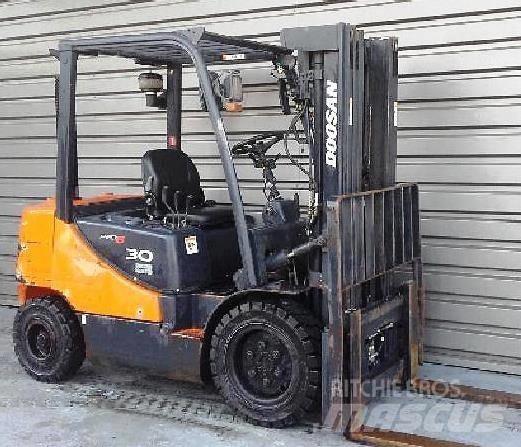 Doosan D30 S-5 柴油卡車