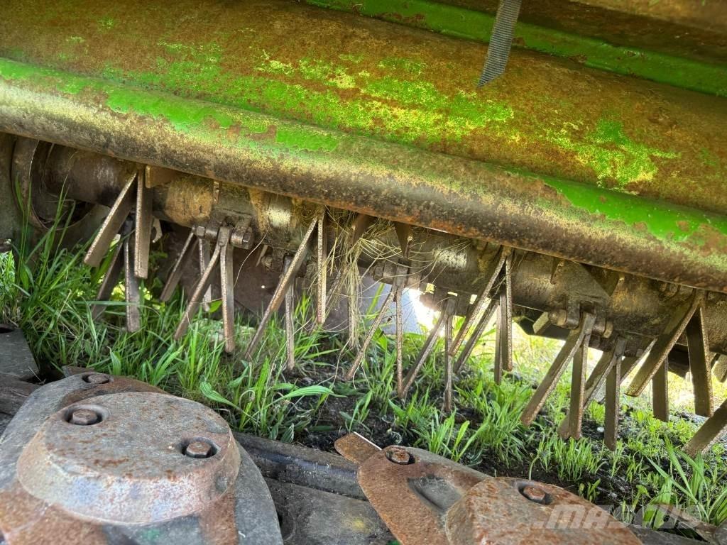 John Deere 131 裝載與牽引式割草機