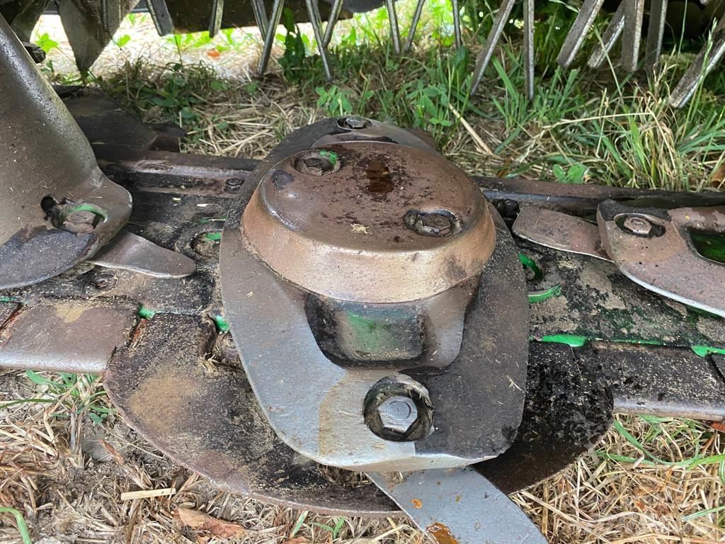 John Deere 131 裝載與牽引式割草機