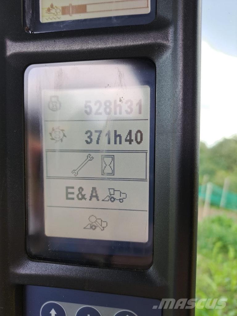 New Holland TC 5.90 聯合收穫機