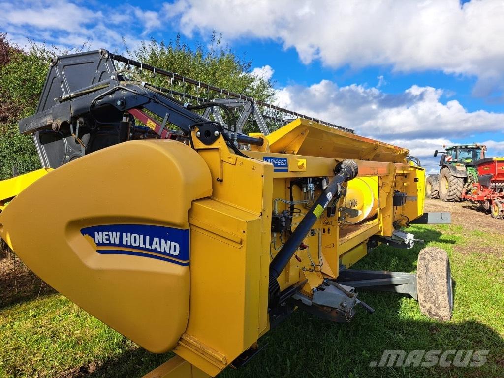 New Holland TC 5.90 聯合收穫機