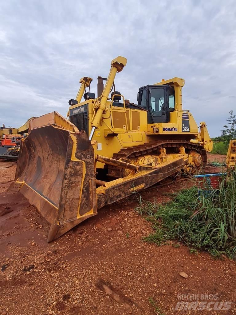 Komatsu D 375 A 履帶推土機