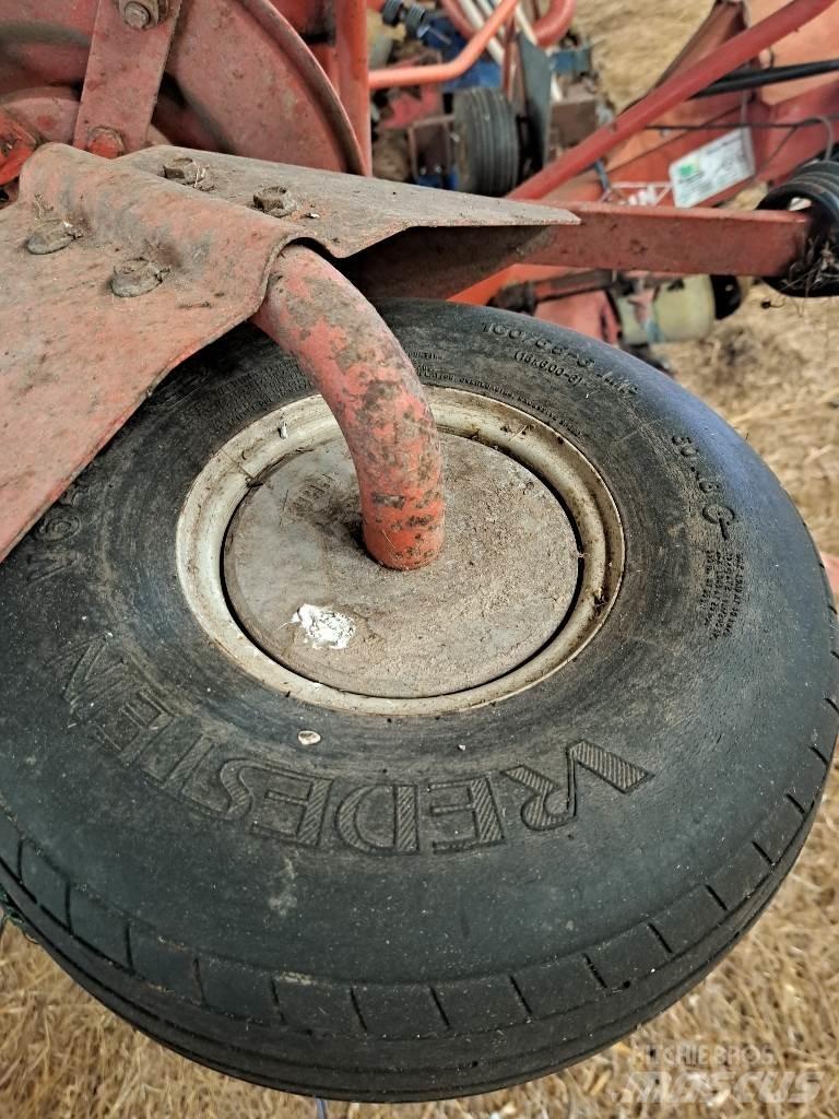 Kuhn GF8501 MH 耙與翻草機