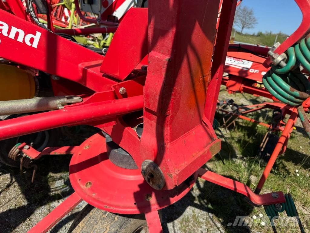 Kverneland 8090 耙與翻草機