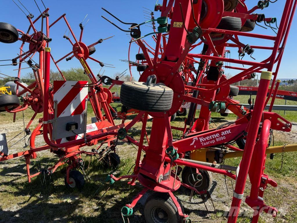 Kverneland 8090 耙與翻草機
