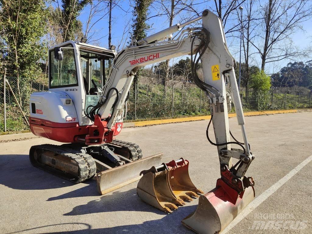 Takeuchi TB 230 小型挖土機/掘鑿機<7t(小型挖掘機)