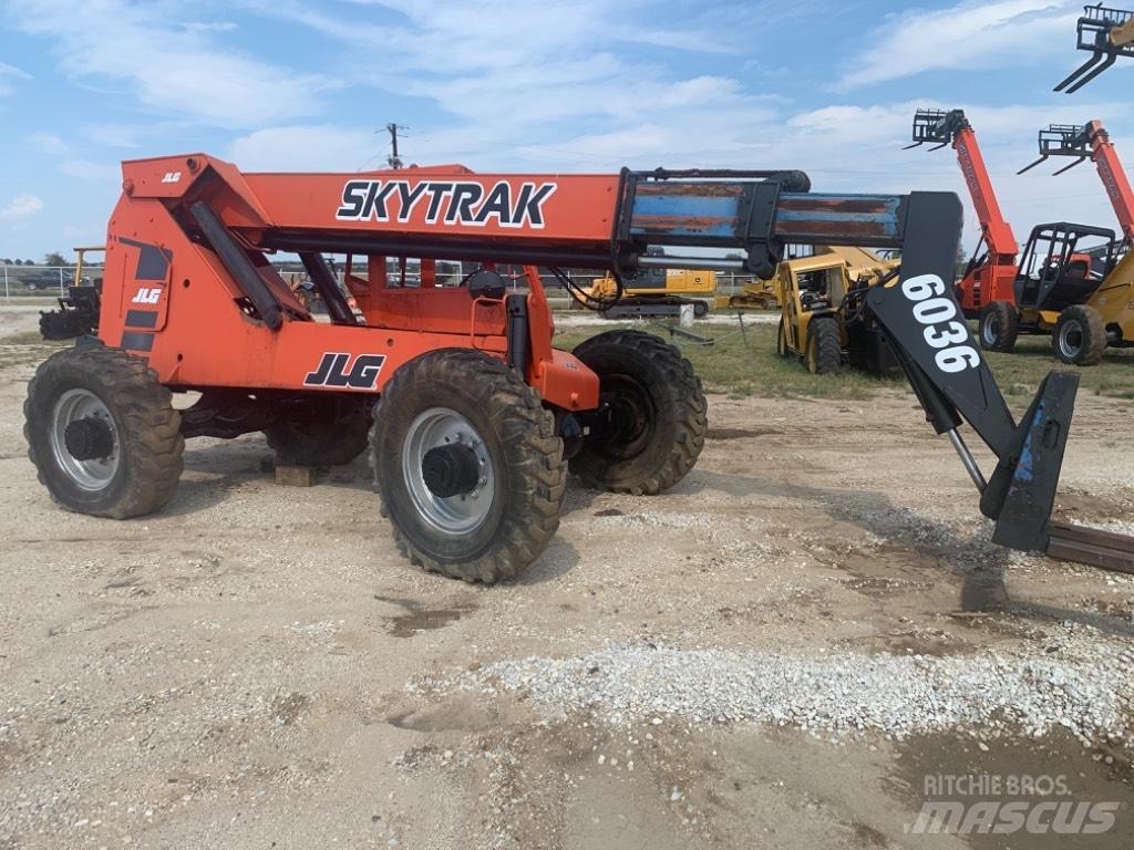 SkyTrak 6036 伸縮臂操作車
