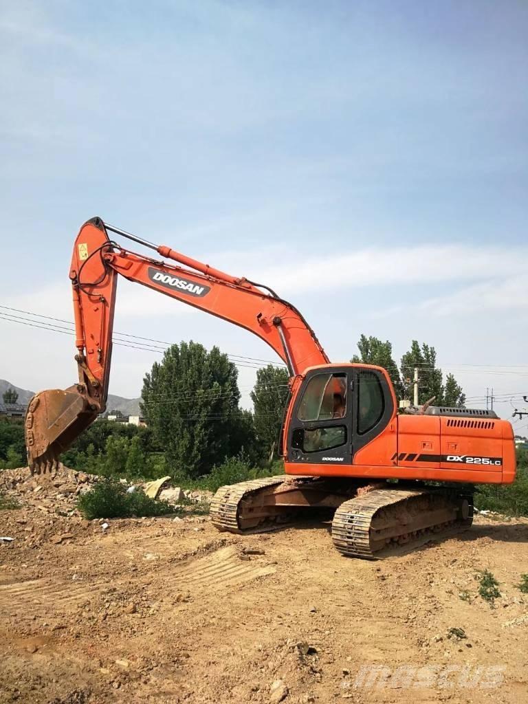Doosan DX 225 履帶式 挖土機/掘鑿機/挖掘機