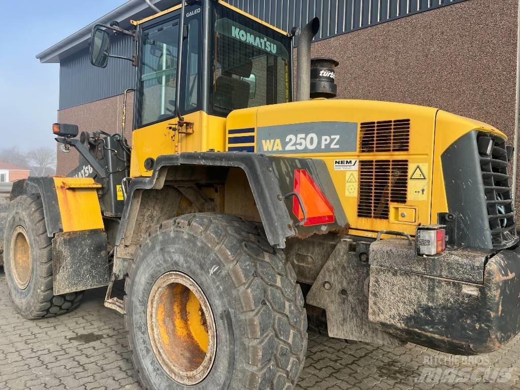 Komatsu WA 250 PZ-5 輪胎式裝載機