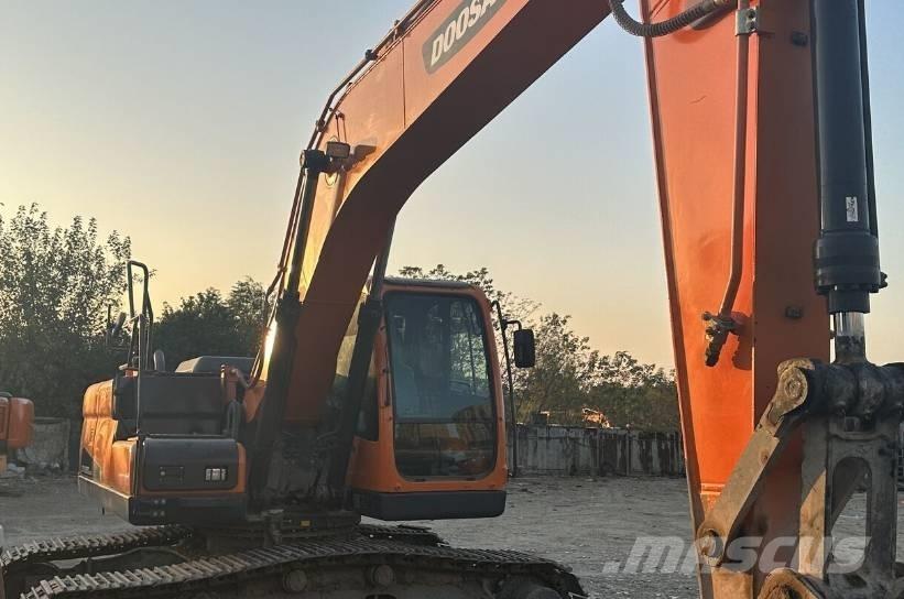 Doosan DX220 履帶式 挖土機/掘鑿機/挖掘機