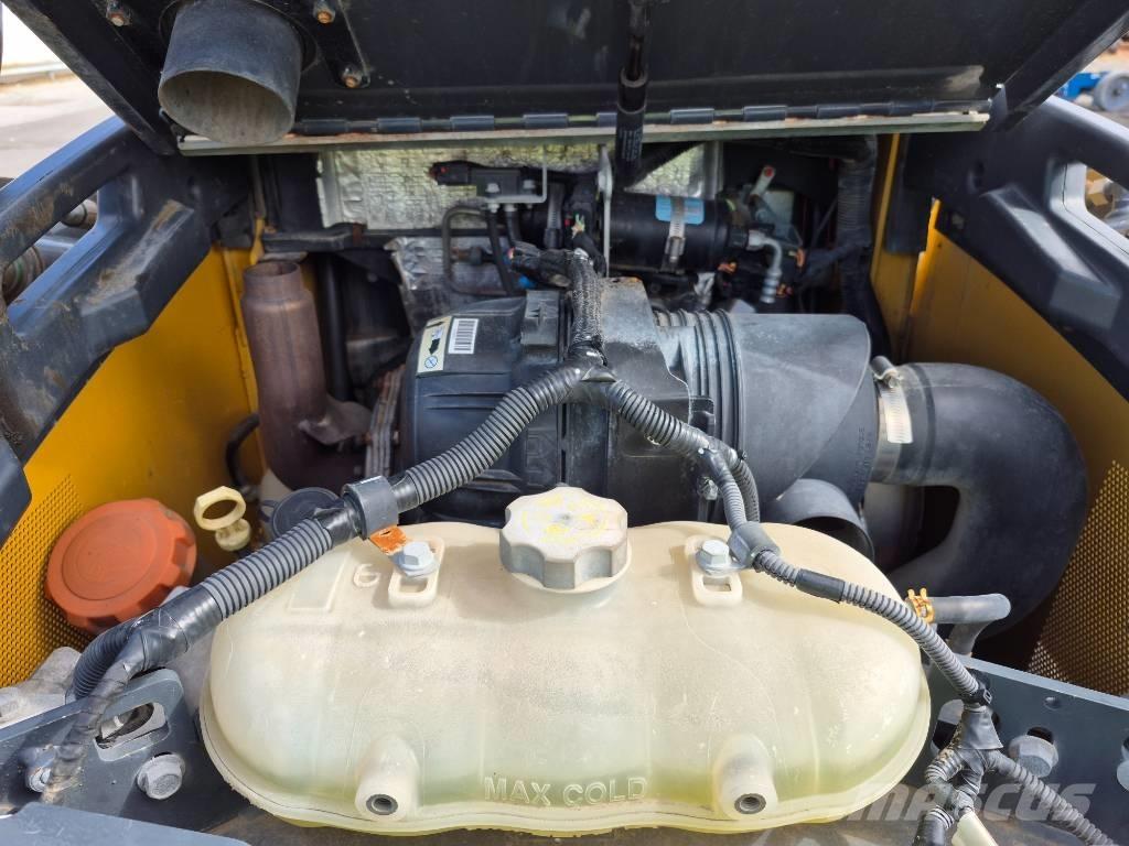 John Deere 320 滑移轉向裝載機