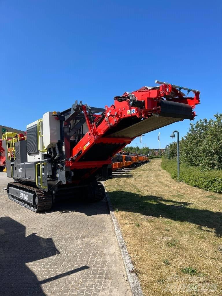 Sandvik QH 332 移動式壓碎機