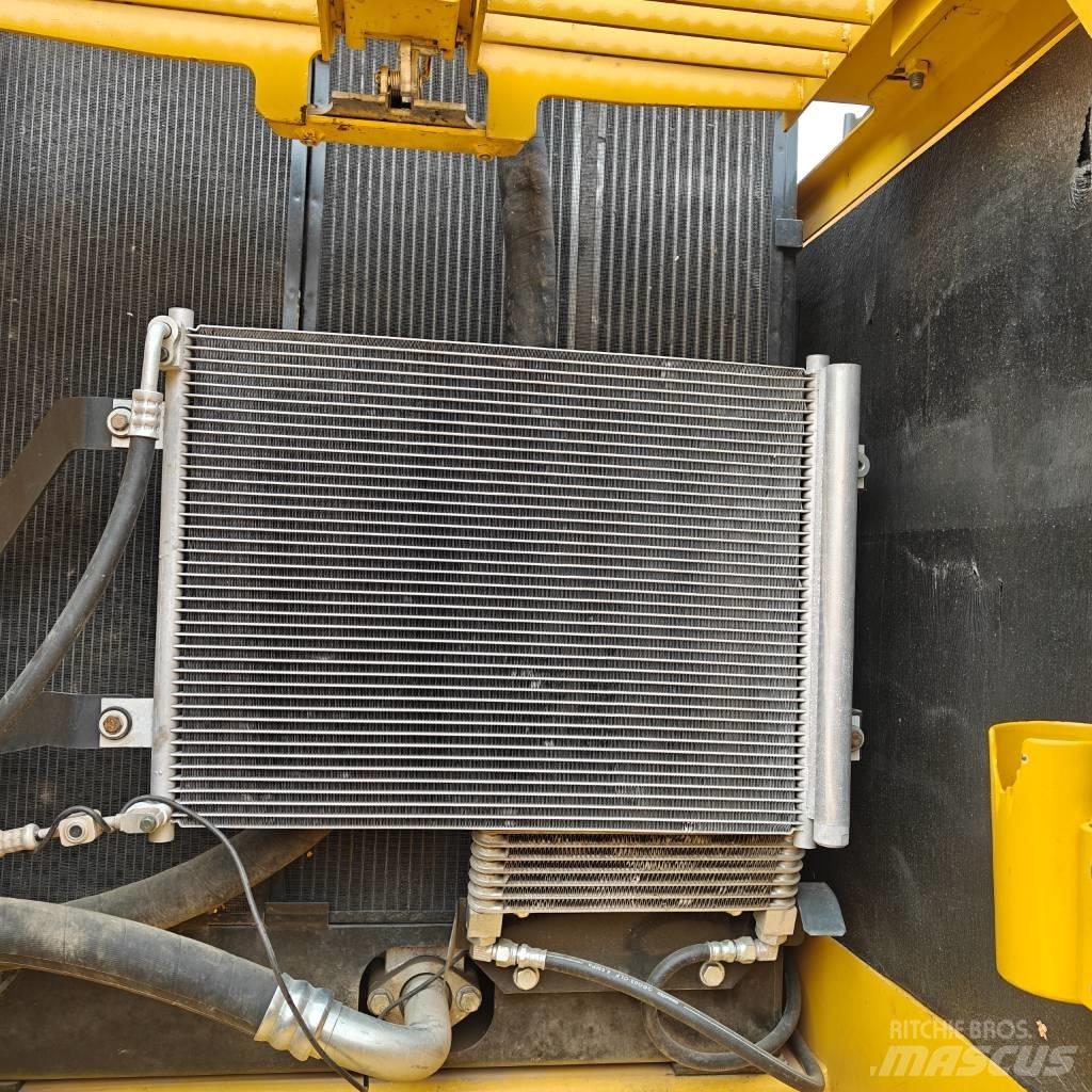 Komatsu 220-8 履帶式 挖土機/掘鑿機/挖掘機