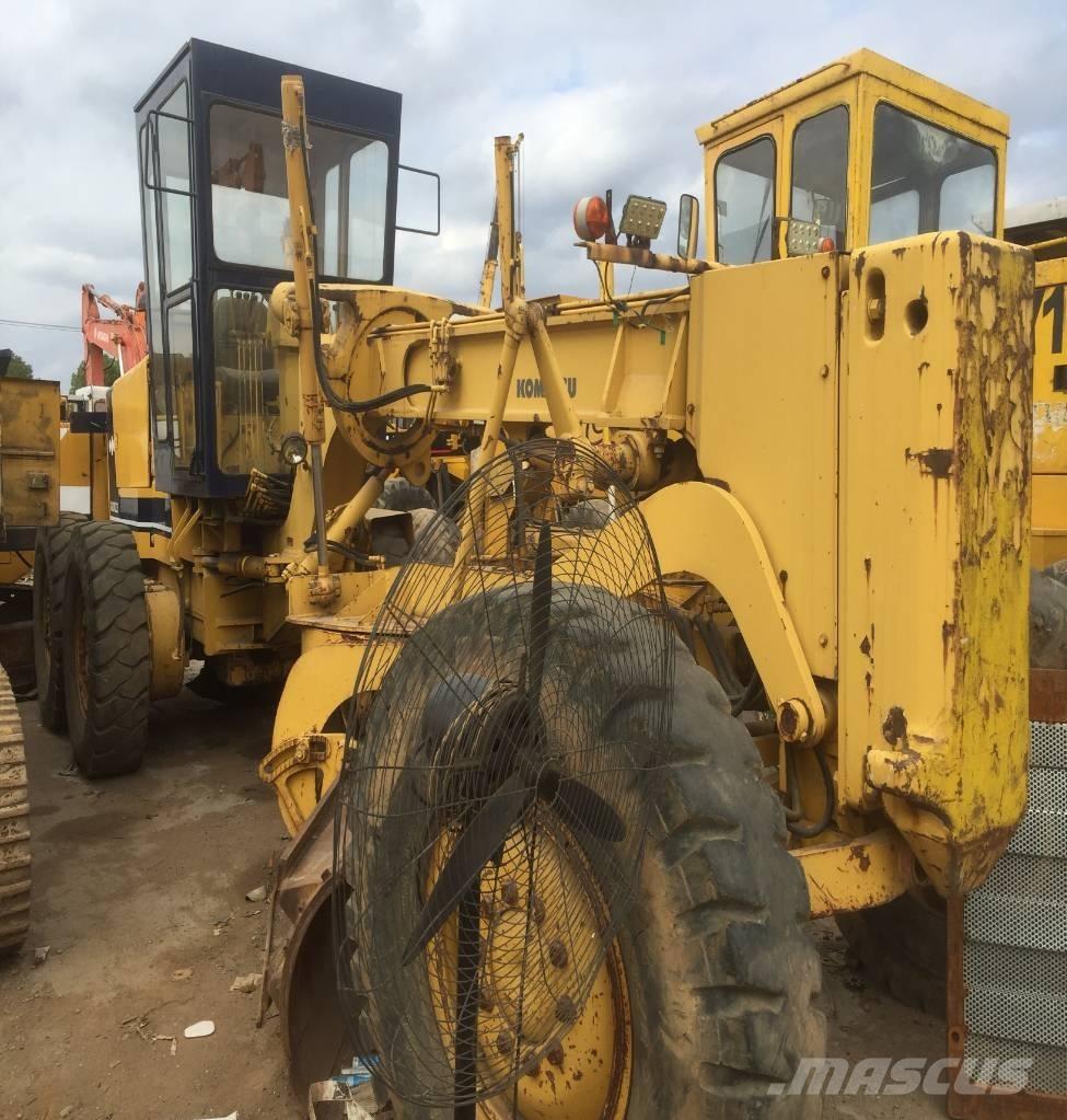 Komatsu GD 623 A 平土機