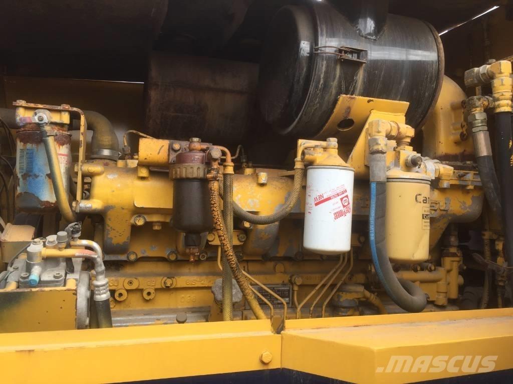 Komatsu GD 623 A 平土機