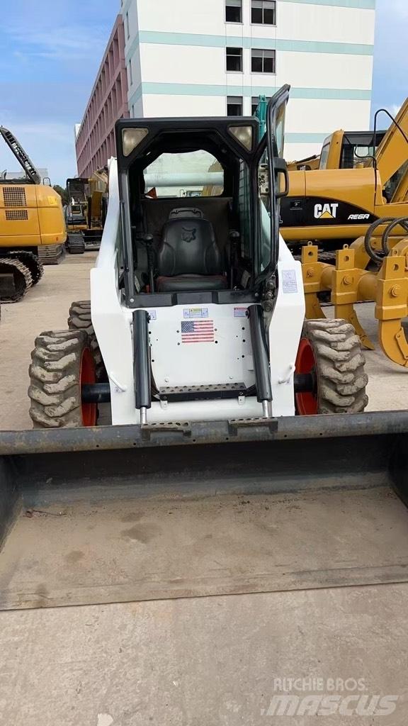 Bobcat S300 滑移轉向裝載機