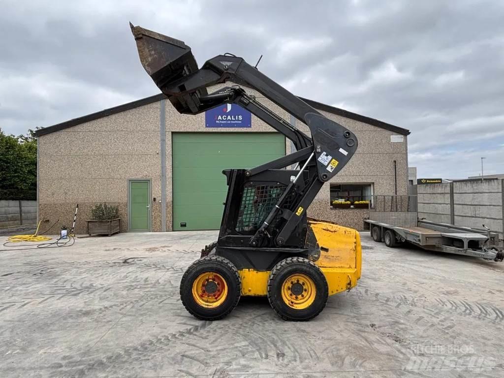 New Holland LS160 滑移轉向裝載機