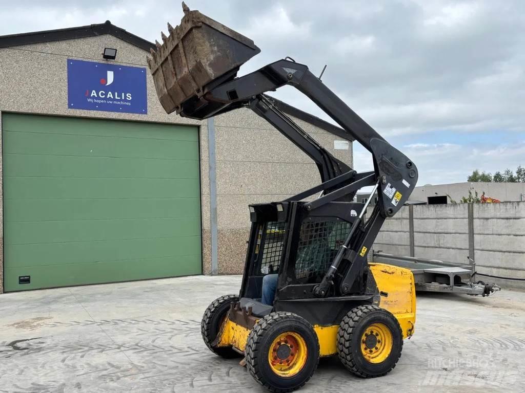 New Holland LS160 滑移轉向裝載機