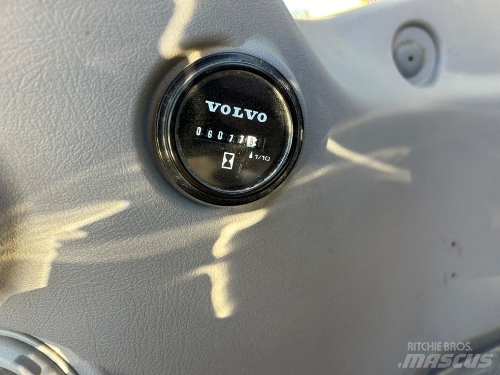 Volvo EC 220 DL 履帶式 挖土機/掘鑿機/挖掘機