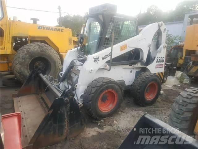 Bobcat S300 滑移轉向裝載機