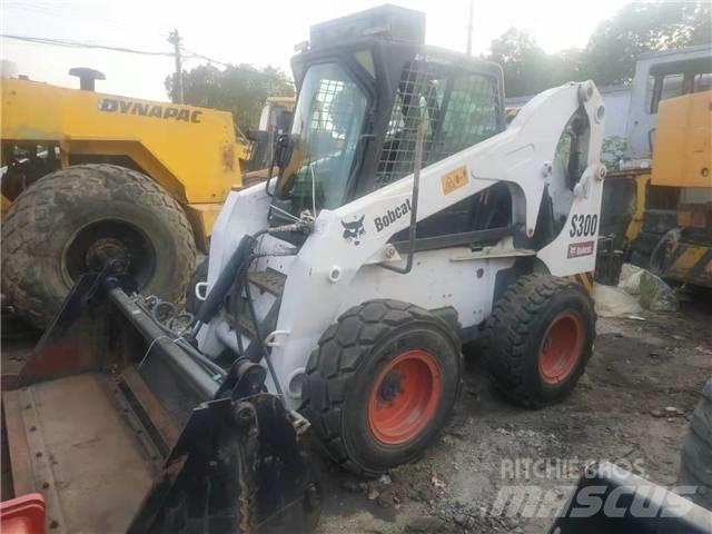 Bobcat S300 滑移轉向裝載機