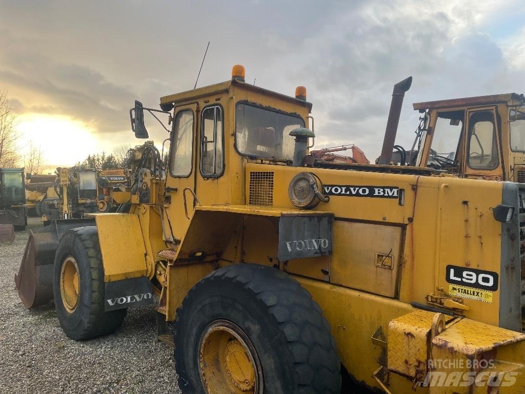 Volvo L90 輪胎式裝載機