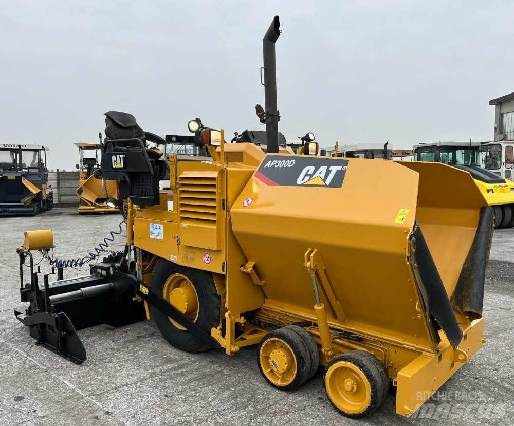 CAT AP 300D 瀝青攤舖機/鋪路機