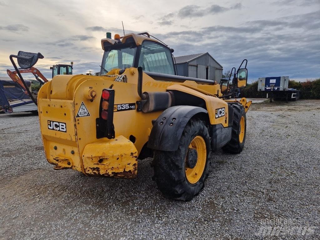 JCB 535140 伸縮臂操作車