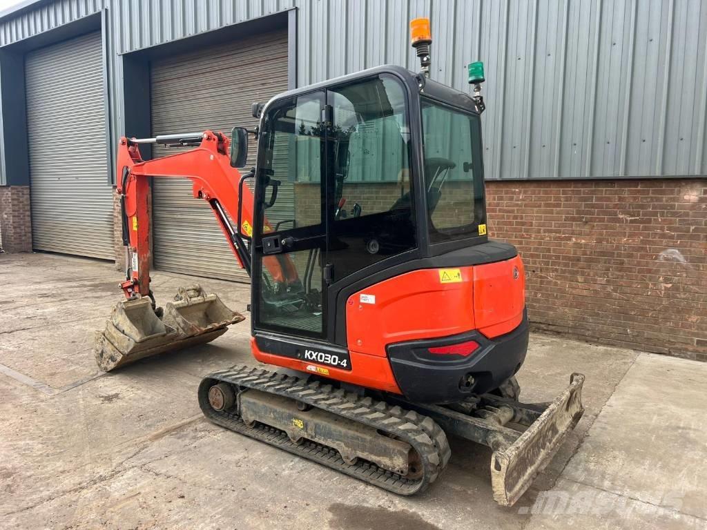 Kubota KX 030-4 小型挖土機/掘鑿機<7t(小型挖掘機)