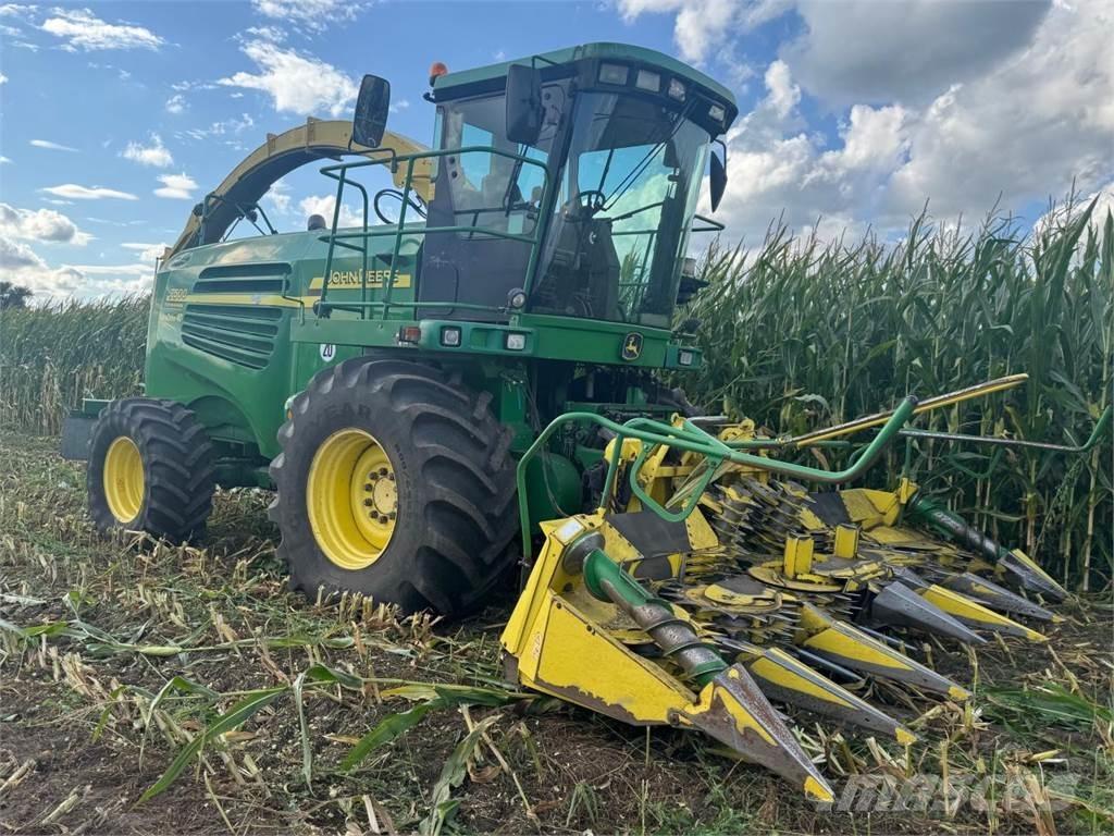 John Deere 7400 自走式飼料採集機