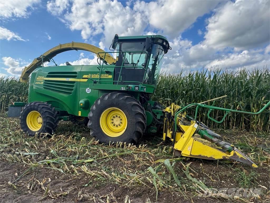 John Deere 7400 自走式飼料採集機