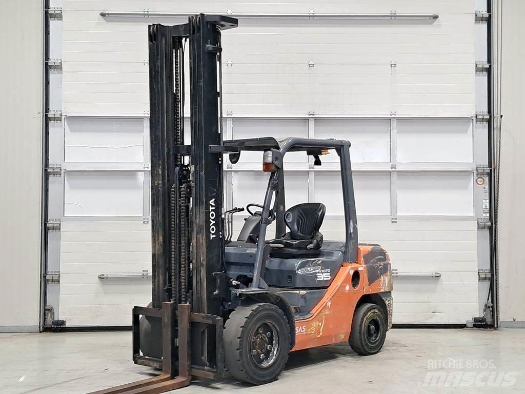 Toyota 02-8FDJF35 柴油卡車