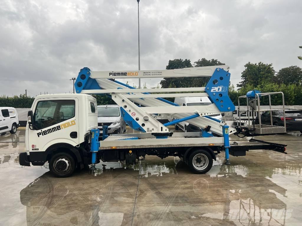 Nissan Socage 320 卡車裝載高空作業車