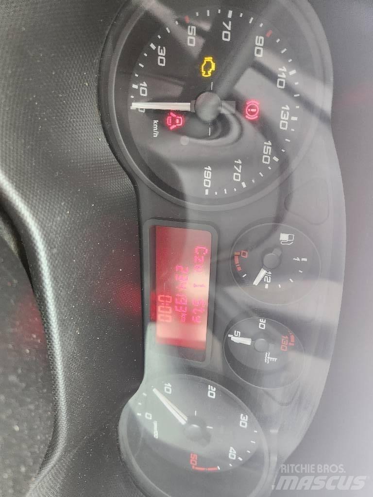 Iveco DAILY 35C14 廂式貨物運輸車