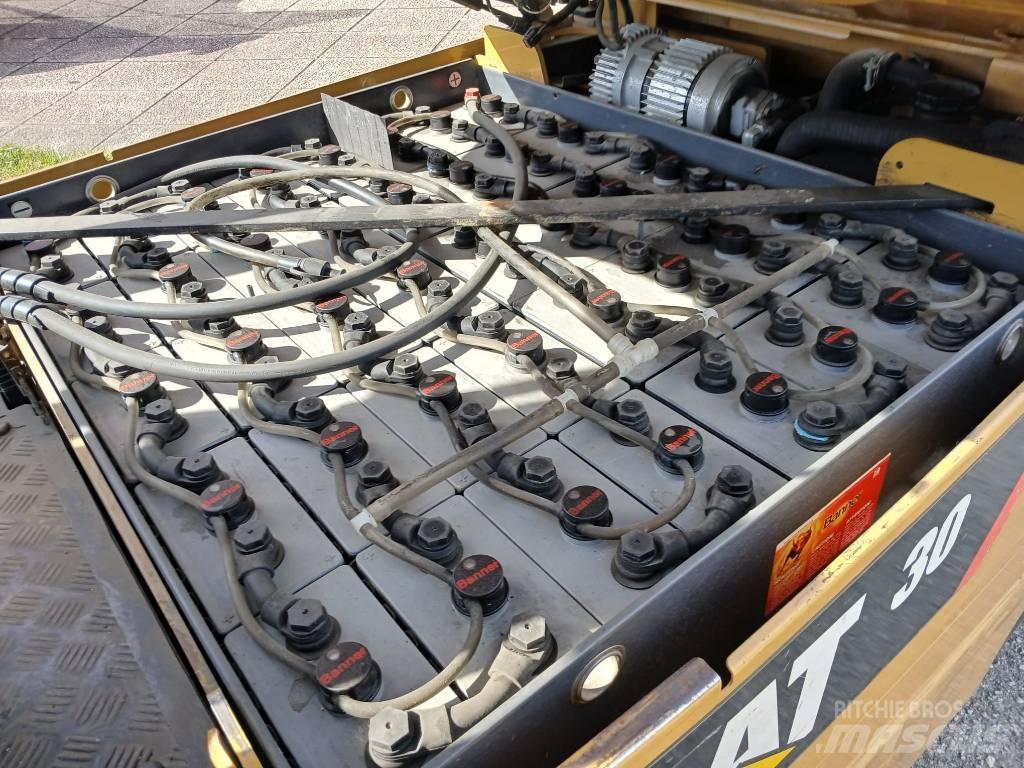 CAT EP 30 K PAC 電動堆高機